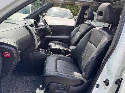 Nissan X-Trail 2.0 dCi Tekna 4WD Euro 5 5dr (AVM) 34