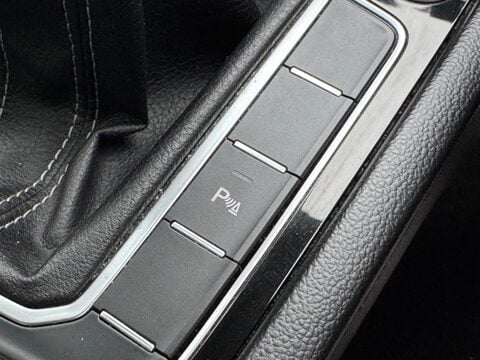 Volkswagen Passat 2.0 TDI EVO R-Line Euro 6 (s/s) 4dr 39