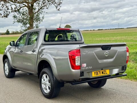 Nissan Navara 2.3 dCi Acenta 4WD Euro 6 (s/s) 4dr 8