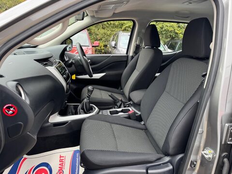 Nissan Navara 2.3 dCi Acenta 4WD Euro 6 (s/s) 4dr 28