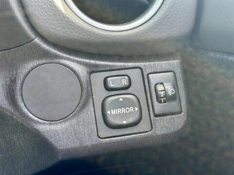 Toyota Yaris 1.33 Dual VVT-i Icon Plus Euro 5 5dr 14