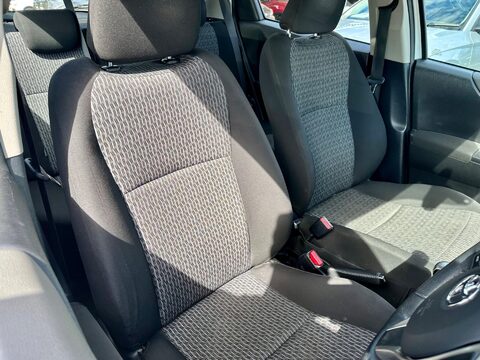 Toyota Yaris 1.33 Dual VVT-i Icon Plus Euro 5 5dr 7