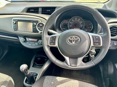 Toyota Yaris 1.33 Dual VVT-i Icon Plus Euro 5 5dr 24
