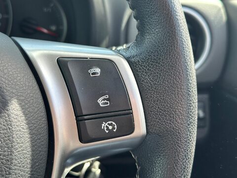 Toyota Yaris 1.33 Dual VVT-i Icon Plus Euro 5 5dr 10