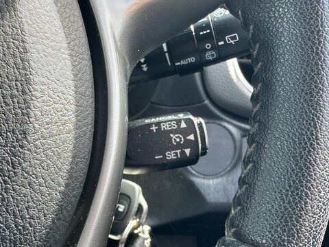 Toyota Yaris 1.33 Dual VVT-i Icon Plus Euro 5 5dr 11