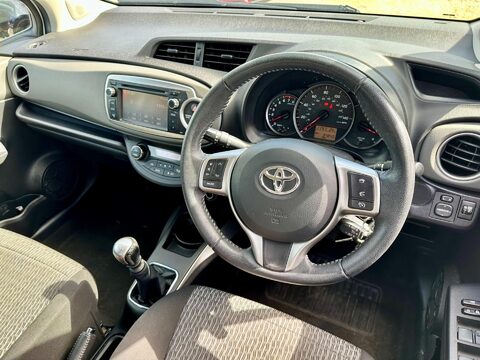 Toyota Yaris 1.33 Dual VVT-i Icon Plus Euro 5 5dr 2