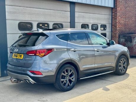 Hyundai SANTA FE 2.2 CRDi Blue Drive Wiggins Edition Auto 4WD Euro 6 (s/s) 5dr (7 Seat)