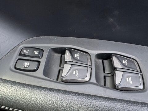 Hyundai SANTA FE 2.2 CRDi Blue Drive Wiggins Edition Auto 4WD Euro 6 (s/s) 5dr (7 Seat) 29