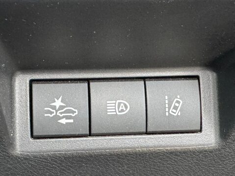 Toyota Yaris 1.5 VVT-i Icon Tech Euro 6 5dr 27