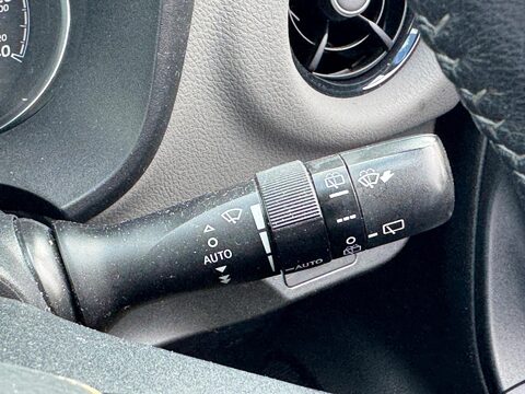Toyota Yaris 1.5 VVT-i Icon Tech Euro 6 5dr 23