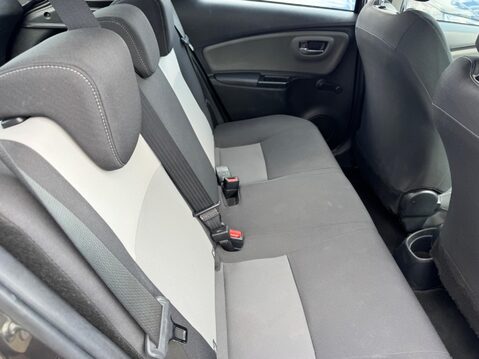 Toyota Yaris 1.5 VVT-i Icon Tech Euro 6 5dr 32