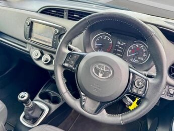 Toyota Yaris 1.5 VVT-i Icon Tech Euro 6 5dr