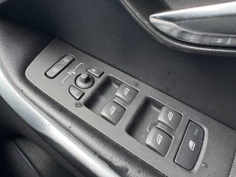 Volvo V40 1.6 D2 R-Design Powershift Euro 5 (s/s) 5dr 19