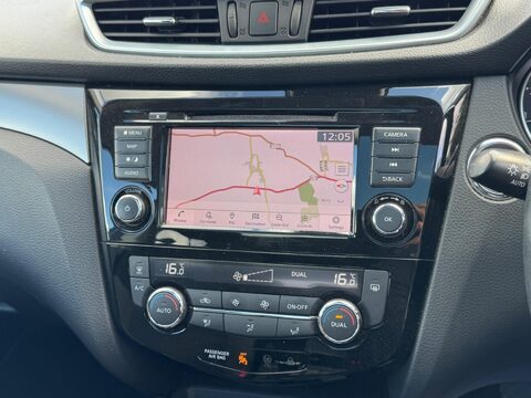 Nissan Qashqai 1.3 DIG-T N-Connecta Euro 6 (s/s) 5dr 12