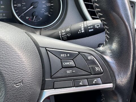 Nissan Qashqai 1.3 DIG-T N-Connecta Euro 6 (s/s) 5dr 28
