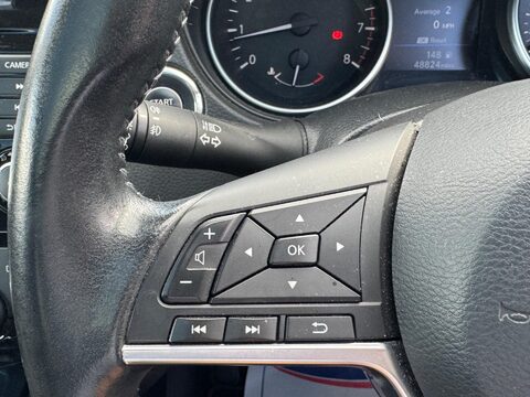 Nissan Qashqai 1.3 DIG-T N-Connecta Euro 6 (s/s) 5dr 27