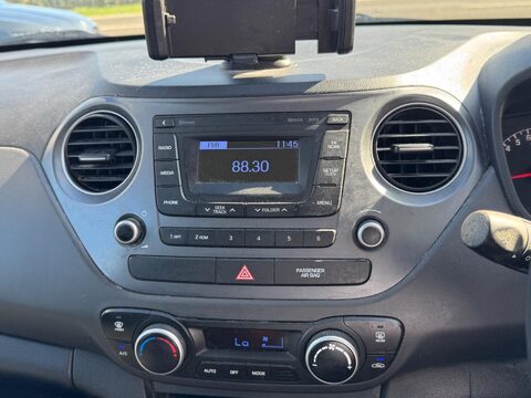 Hyundai i10 1.0 Premium Euro 6 5dr 11