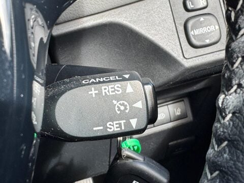 Toyota Yaris 1.5 VVT-i Icon Tech Euro 6 5dr 25