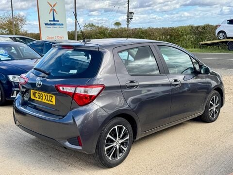 Toyota Yaris 1.5 VVT-i Icon Tech Euro 6 5dr 3