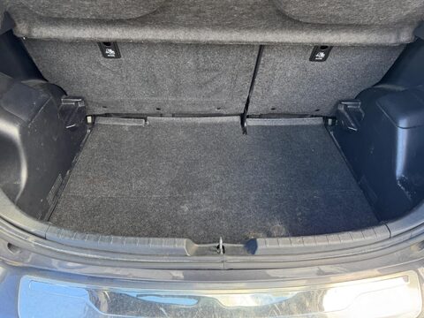 Toyota Yaris 1.5 VVT-i Icon Tech Euro 6 5dr 31