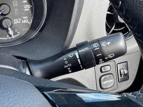 Toyota Yaris 1.5 VVT-i Icon Tech Euro 6 5dr 27