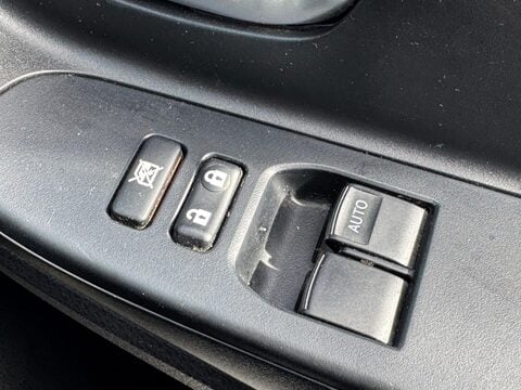 Toyota Yaris 1.5 VVT-i Icon Tech Euro 6 5dr 29