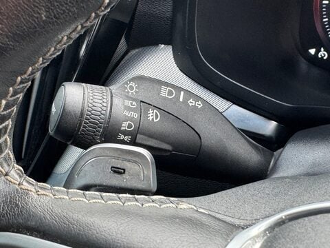 Volvo V60 2.0 D4 R-Design Auto Euro 6 (s/s) 5dr 38