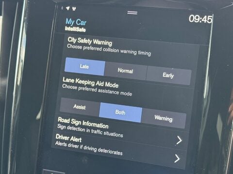 Volvo V60 2.0 D4 R-Design Auto Euro 6 (s/s) 5dr 27