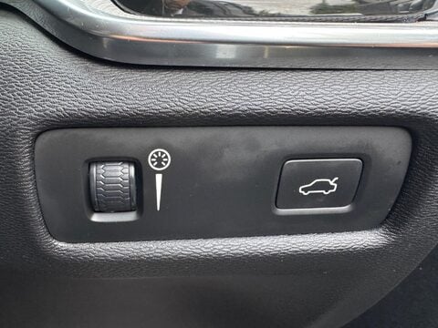 Volvo V60 2.0 D4 R-Design Auto Euro 6 (s/s) 5dr 47