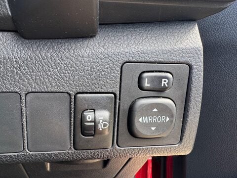 Toyota Auris 1.2 VVT-i Business Edition Euro 6 (s/s) 5dr 28