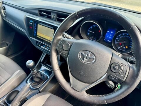 Toyota Auris 1.2 VVT-i Business Edition Euro 6 (s/s) 5dr 2