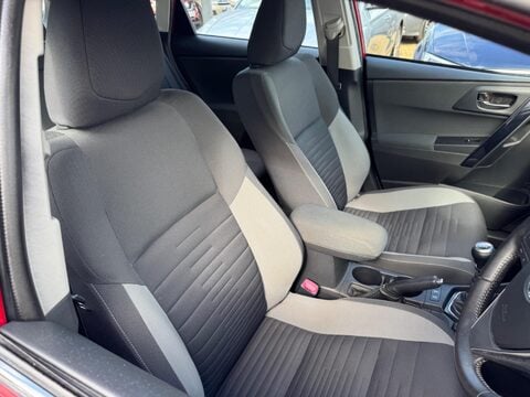 Toyota Auris 1.2 VVT-i Business Edition Euro 6 (s/s) 5dr 10