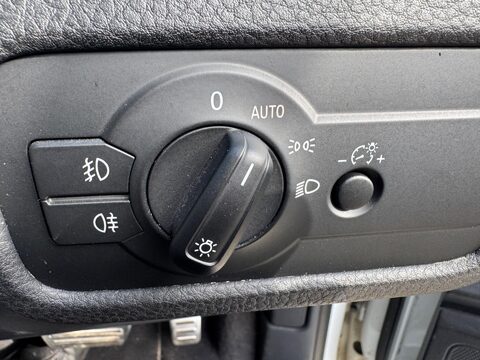 Volkswagen Touareg 3.0 TDI V6 BlueMotion Tech R-Line SUV 5dr Diesel Tiptronic 4WD Euro 6 (s/s) 42