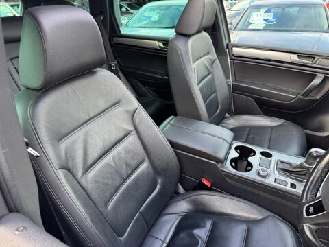 Volkswagen Touareg 3.0 TDI V6 BlueMotion Tech R-Line SUV 5dr Diesel Tiptronic 4WD Euro 6 (s/s) 12