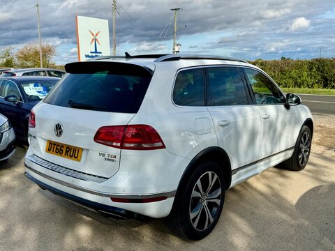 Volkswagen Touareg 3.0 TDI V6 BlueMotion Tech R-Line SUV 5dr Diesel Tiptronic 4WD Euro 6 (s/s) 7