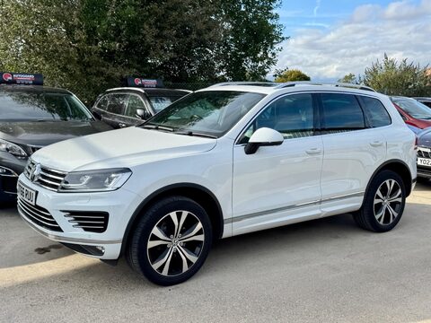 Volkswagen Touareg 3.0 TDI V6 BlueMotion Tech R-Line SUV 5dr Diesel Tiptronic 4WD Euro 6 (s/s) 3