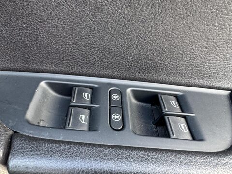Volkswagen Touareg 3.0 TDI V6 BlueMotion Tech R-Line SUV 5dr Diesel Tiptronic 4WD Euro 6 (s/s) 44