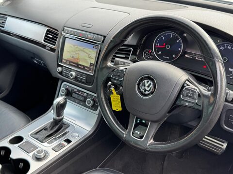 Volkswagen Touareg 3.0 TDI V6 BlueMotion Tech R-Line SUV 5dr Diesel Tiptronic 4WD Euro 6 (s/s) 2