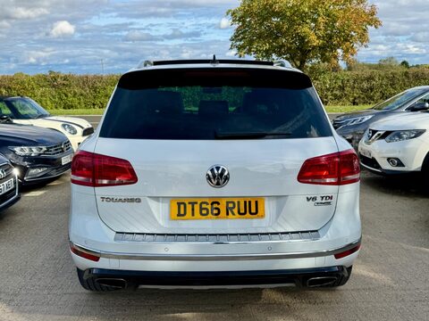 Volkswagen Touareg 3.0 TDI V6 BlueMotion Tech R-Line SUV 5dr Diesel Tiptronic 4WD Euro 6 (s/s) 6
