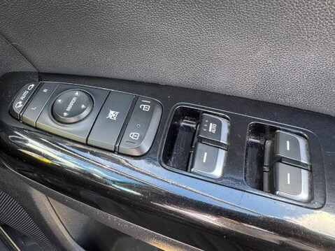 Kia Sportage 1.7 CRDi 3 Euro 6 (s/s) 5dr 33