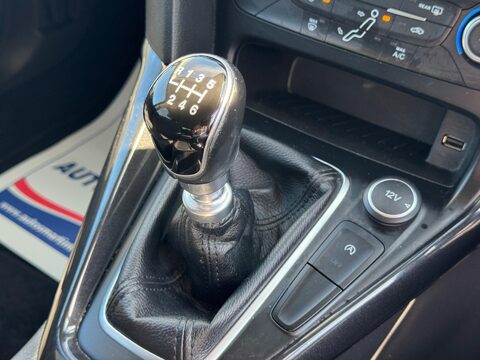 Ford Focus 1.5 TDCi Titanium Euro 6 (s/s) 5dr 35