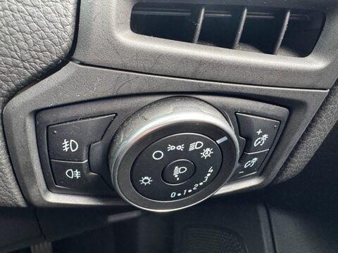 Ford Focus 1.5 TDCi Titanium Euro 6 (s/s) 5dr 27