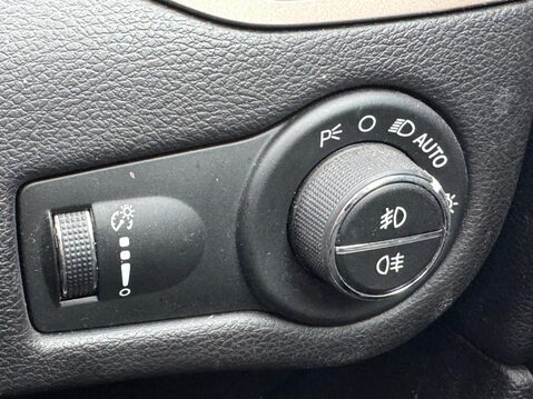 Jeep Cherokee 2.0 CRD Limited Auto 4WD Euro 5 (s/s) 5dr 26