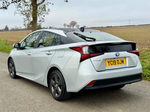 Toyota Prius 1.8 VVT-h Excel CVT Euro 6 (s/s) 5dr (15in Alloy) 9