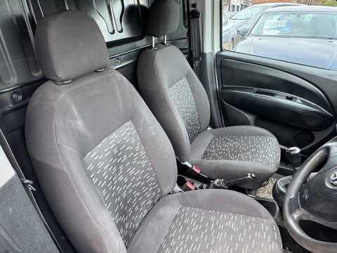 Vauxhall Combo 1.3 CDTi 2300 ecoFLEX 16v FWD L2 H1 (s/s) 3dr 11