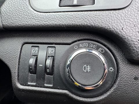 Vauxhall Insignia 2.0 CDTi SE Auto Euro 5 5dr 16
