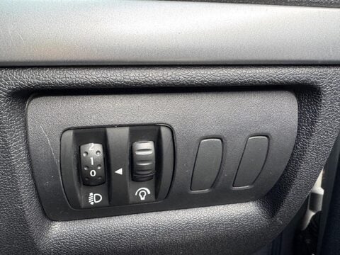 Renault Clio 1.5 dCi Dynamique Sport Tourer 5dr (Tom Tom) 19