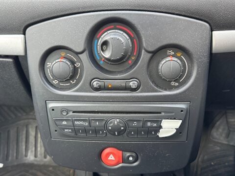 Renault Clio 1.5 dCi Dynamique Sport Tourer 5dr (Tom Tom) 11