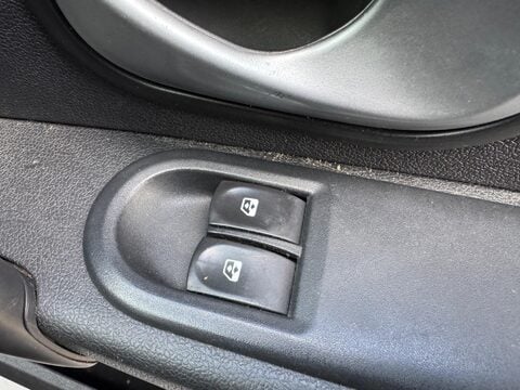 Renault Clio 1.5 dCi Dynamique Sport Tourer 5dr (Tom Tom) 20
