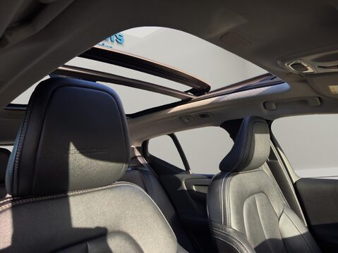 Volvo XC40 1.5 T3 Inscription Pro Euro 6 (s/s) 5dr 3